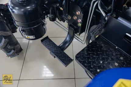 Трактор Lovol TE 244 HT с отвалом Феникс