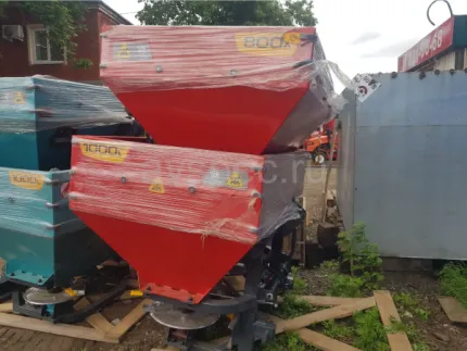 Разбрасыватель минеральных удобрений 1000 литров