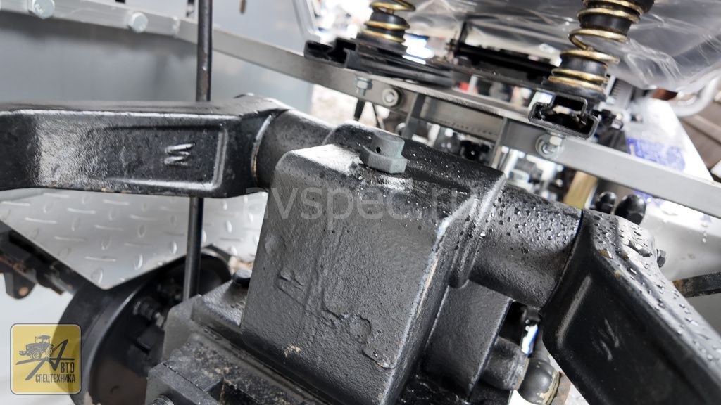 Масло в гидравлической системе.jpg