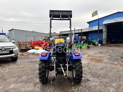 Минитрактор Русич Т-30 ВОМ 4x4 с фронтальным погрузчиком Минитрактор Русич Т-30 ВОМ 4x4 с фронтальным погрузчиком