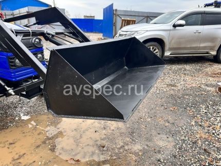 Минитрактор Русич Т-30 ВОМ 4x4 с фронтальным погрузчиком Минитрактор Русич Т-30 ВОМ 4x4 с фронтальным погрузчиком