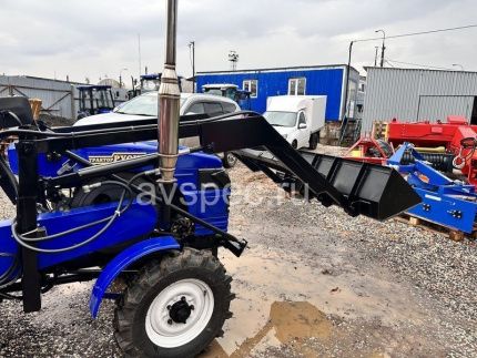 Минитрактор Русич Т-30 ВОМ 4x4 с фронтальным погрузчиком Минитрактор Русич Т-30 ВОМ 4x4 с фронтальным погрузчиком