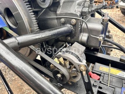 Минитрактор Русич Т-30 ВОМ 4x4 с фронтальным погрузчиком Минитрактор Русич Т-30 ВОМ 4x4 с фронтальным погрузчиком