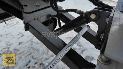 Отвал для уборки снега на ременные трактора усиленный Отвал для уборки снега на ременные трактора усиленный