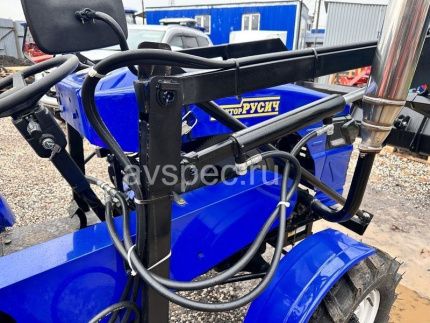 Минитрактор Русич Т-30 ВОМ 4x4 с фронтальным погрузчиком Минитрактор Русич Т-30 ВОМ 4x4 с фронтальным погрузчиком