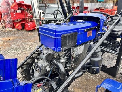 Минитрактор Русич Т-30 ВОМ 4x4 с фронтальным погрузчиком Минитрактор Русич Т-30 ВОМ 4x4 с фронтальным погрузчиком