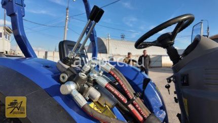 Трактор Lovol TE 354 HT с фронтальным погрузчиком TZR