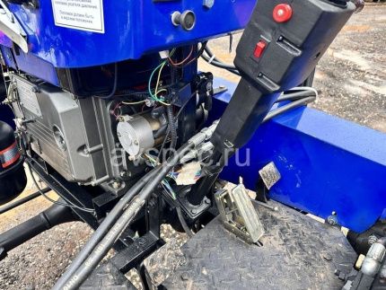 Минитрактор Русич Т-30 ВОМ 4x4 с фронтальным погрузчиком Минитрактор Русич Т-30 ВОМ 4x4 с фронтальным погрузчиком