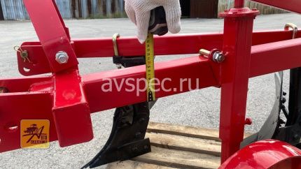 Плуг корпусный 1l-330 Плуг корпусный 1l-330