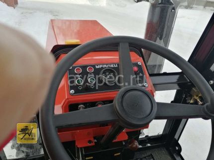 Минитрактор Уралец 254 с кабиной КПП с реверсом