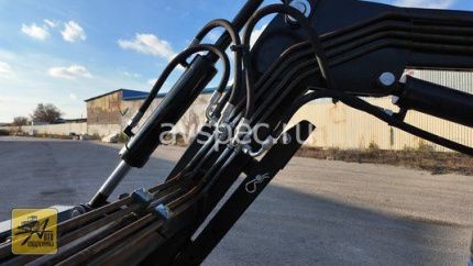 Трактор Lovol TE 354 HT с фронтальным погрузчиком TZR