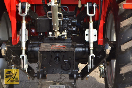 Трактор Dongfeng DF-504 с погрузчиком FEL-500