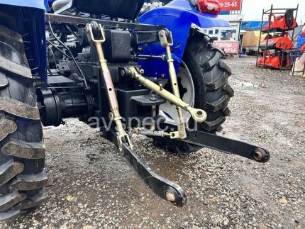 Минитрактор Русич Т-30 ВОМ 4x4 с фронтальным погрузчиком Минитрактор Русич Т-30 ВОМ 4x4 с фронтальным погрузчиком