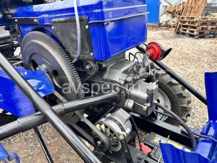 Минитрактор Русич Т-30 ВОМ 4x4 с фронтальным погрузчиком Минитрактор Русич Т-30 ВОМ 4x4 с фронтальным погрузчиком