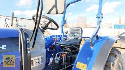 Трактор Lovol TE 354 HT с фронтальным погрузчиком TZR