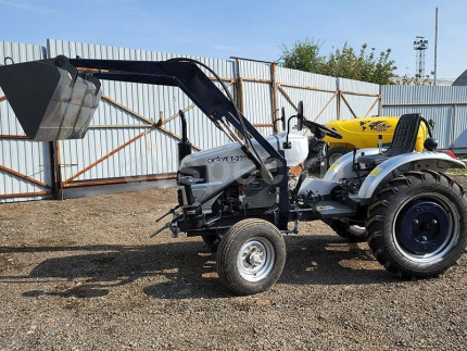 Трактор Трактор Скаут Т-220В с погрузчиком 