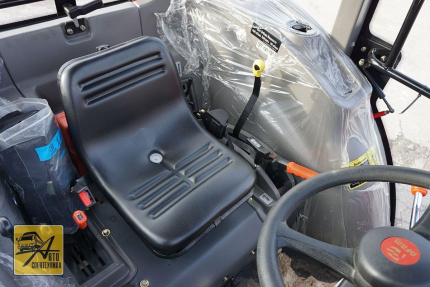 Трактор Dongfeng DF-504 с погрузчиком FEL-500