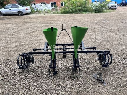 Чеснокосажалка (сеялка чеснока) двухрядная