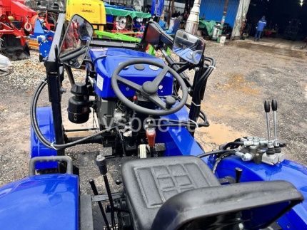 Минитрактор Русич Т-30 ВОМ 4x4 с фронтальным погрузчиком Минитрактор Русич Т-30 ВОМ 4x4 с фронтальным погрузчиком