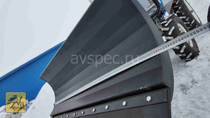 Отвал для уборки снега на ременные трактора усиленный Отвал для уборки снега на ременные трактора усиленный